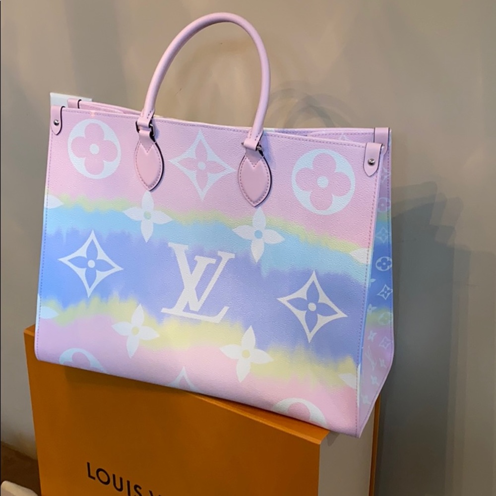 ❗️SOLD❗️💯%Authentic LV Escale pastel on the go - Picture 5 of 16